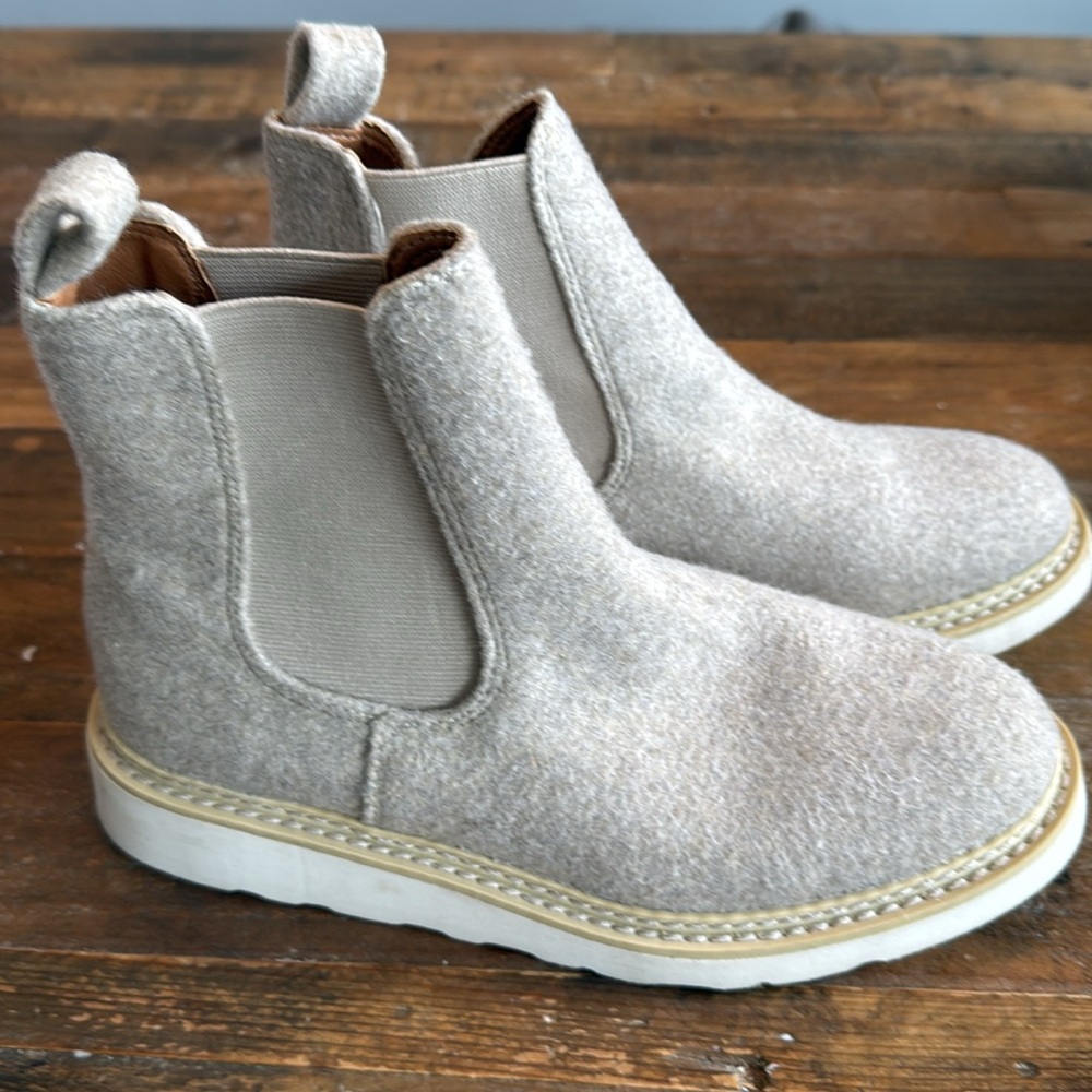 Target / Universal Threads Felt Winter Booties - … - image 3